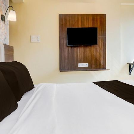 Super Collection O Veerbhadra Nagar Baner Hotel Meribel Village Luaran gambar