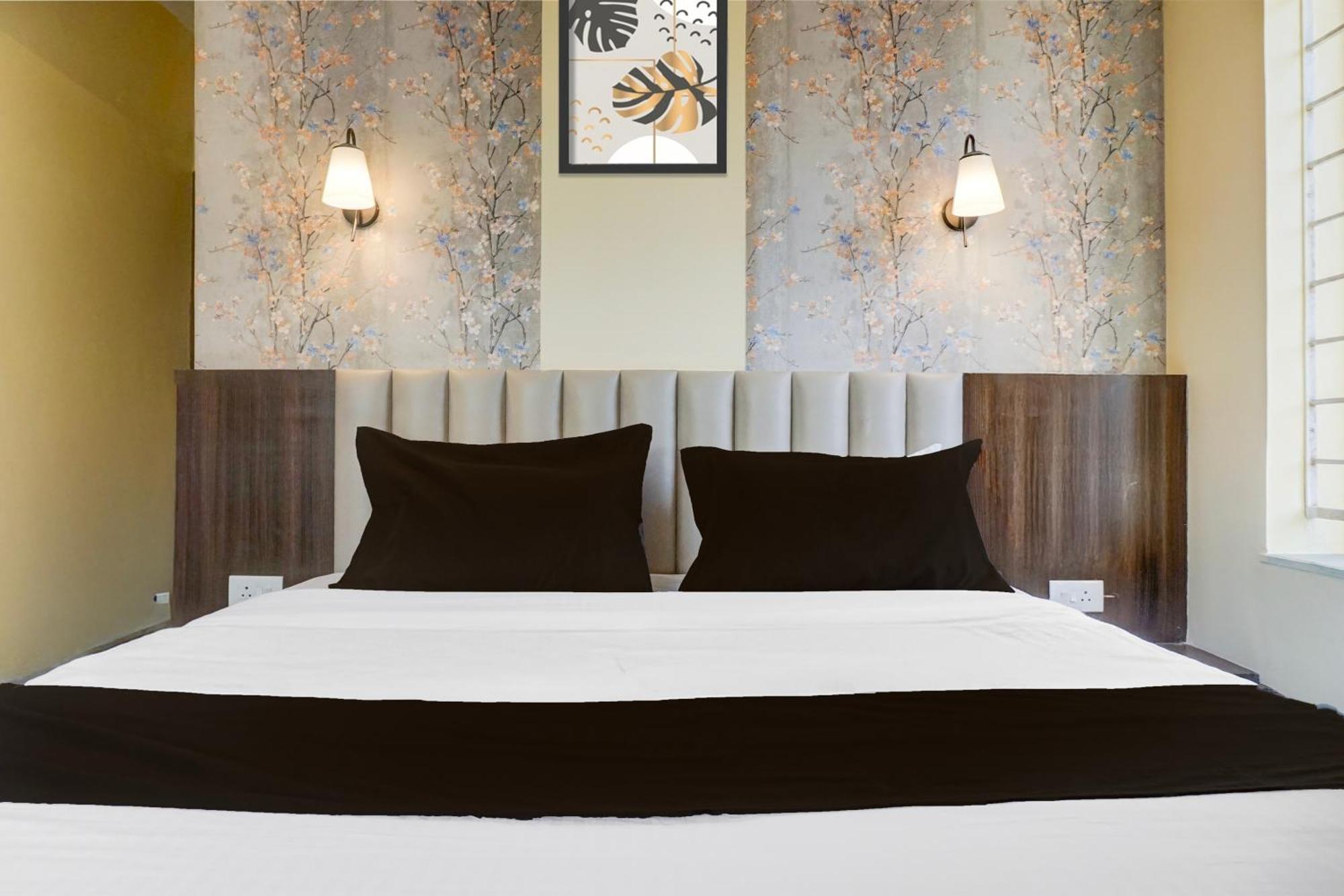 Super Collection O Veerbhadra Nagar Baner Hotel Meribel Village Luaran gambar