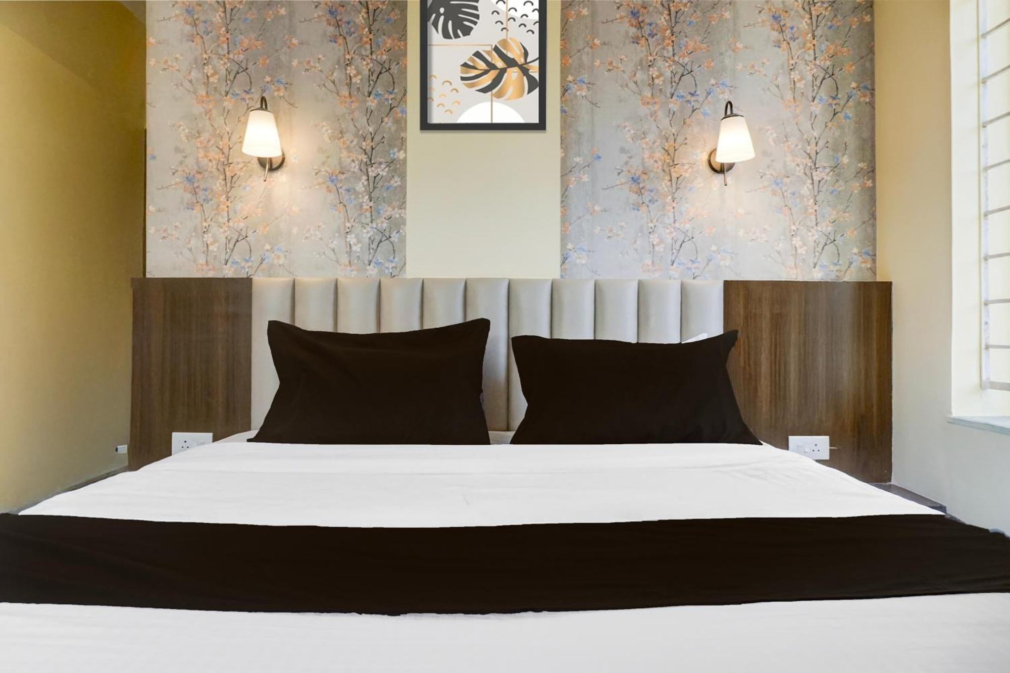 Super Collection O Veerbhadra Nagar Baner Hotel Meribel Village Luaran gambar