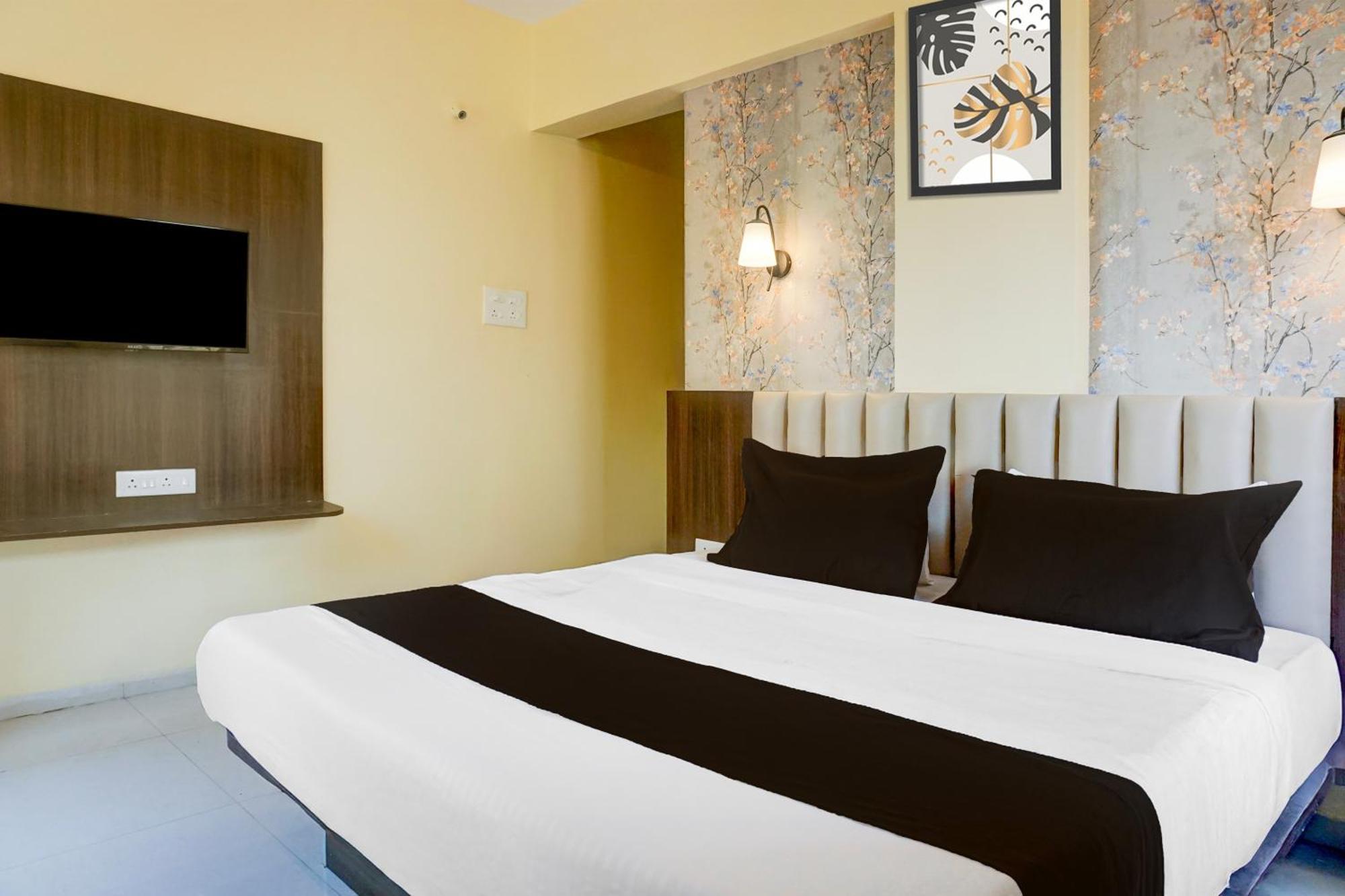 Super Collection O Veerbhadra Nagar Baner Hotel Meribel Village Luaran gambar